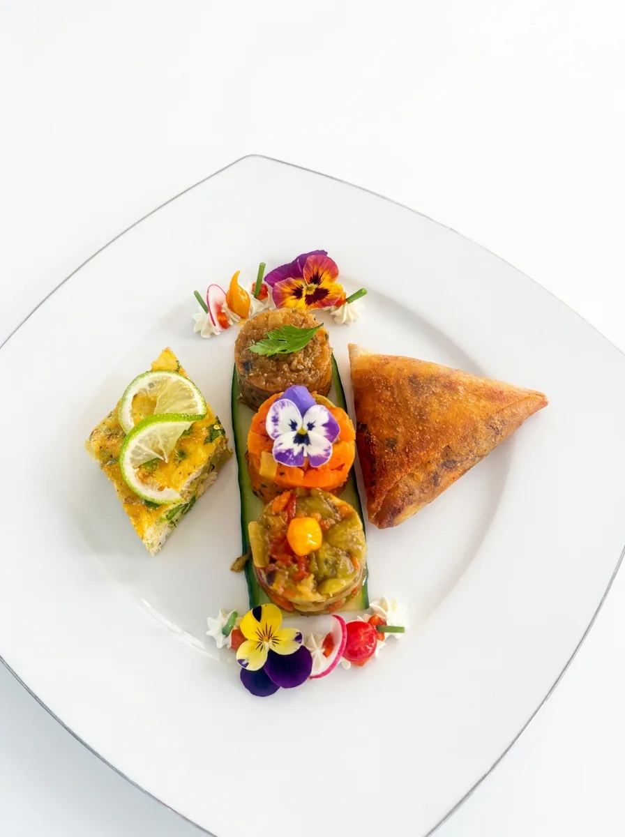 Assiette d'entrées orientales : briouate, terrine de légumes et tartelette citronnée, fleurs comestibles